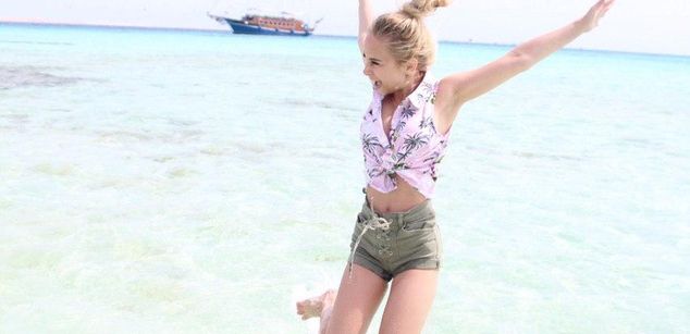 Model - AppleBrandy heels