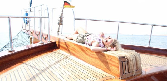 Model - AppleBrandy heels