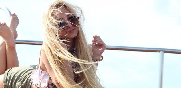 Model - AppleBrandy heels