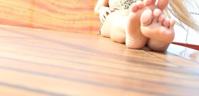 Model - AppleBrandy heels