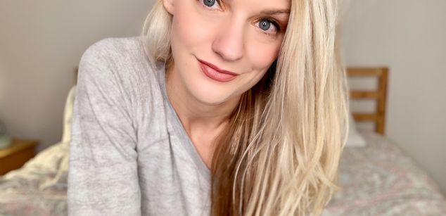 Model - Allie Awesome english