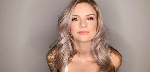 Model - Allie Awesome english