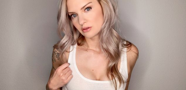 Model - Allie Awesome english