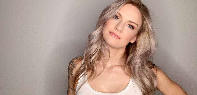 Model - Allie Awesome english