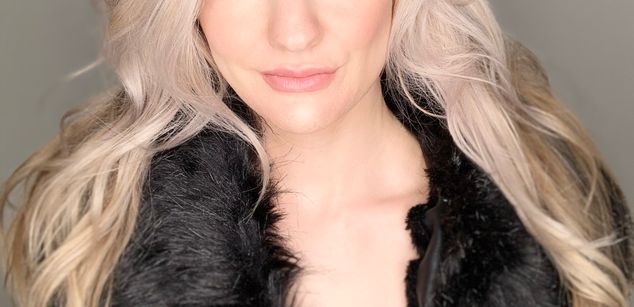 Model - Allie Awesome english