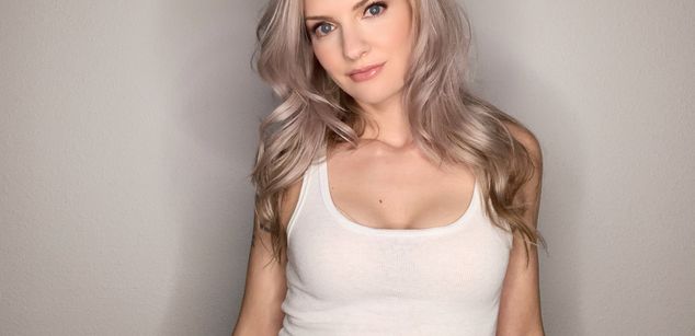 Model - Allie Awesome english