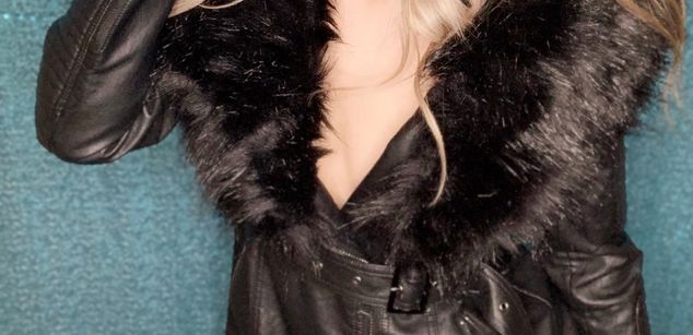 Model - Allie Awesome english