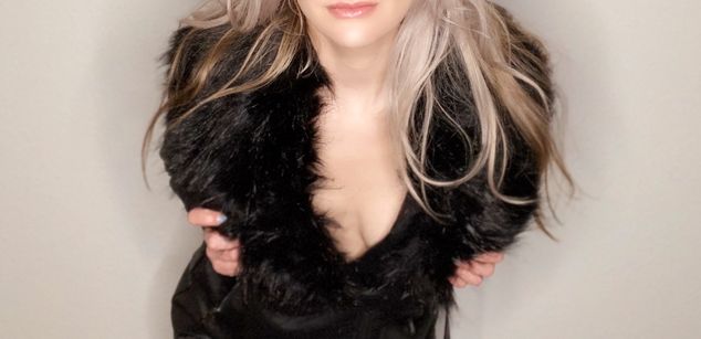 Model - Allie Awesome english