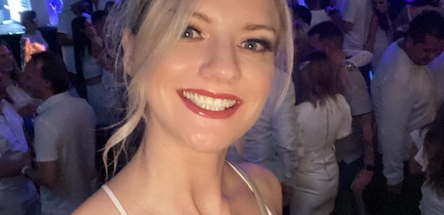 Model - Allie Awesome english