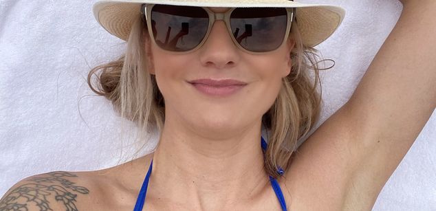 Model - Allie Awesome english