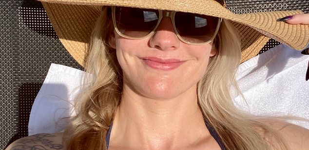 Model - Allie Awesome english