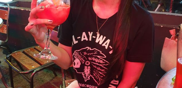 Model - Daisy Mun oil