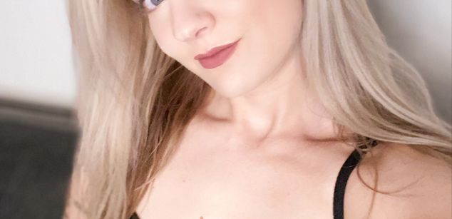 Model - Allie Awesome english