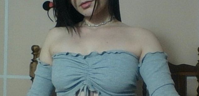 Model - MELANIE ROUSSE smoke