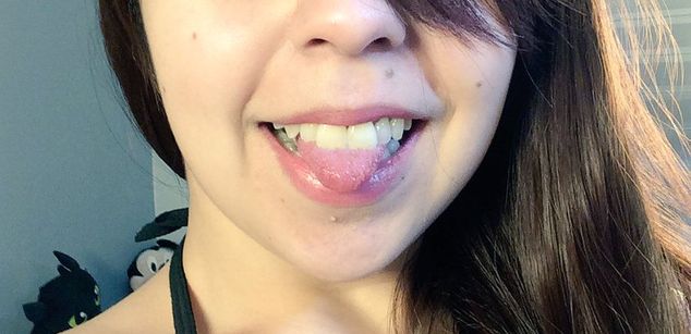 Model - Annie Foxxx shaved