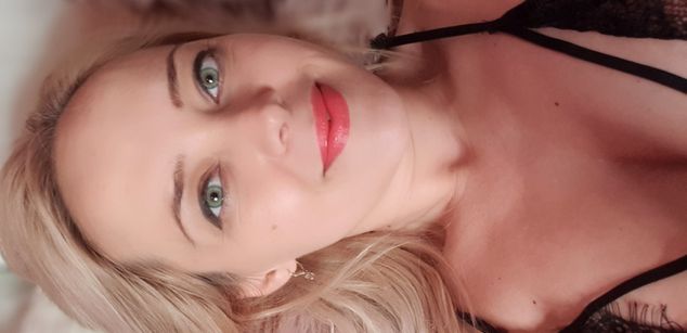 Model - GiaPeach longhair