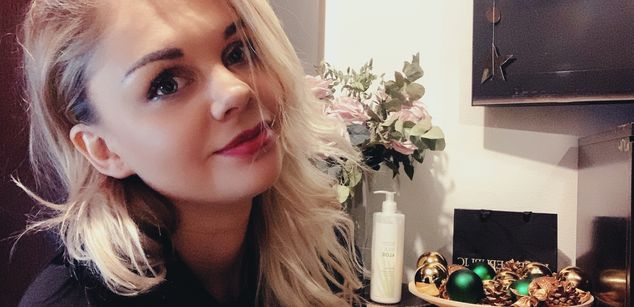 Model - Monika Blonde