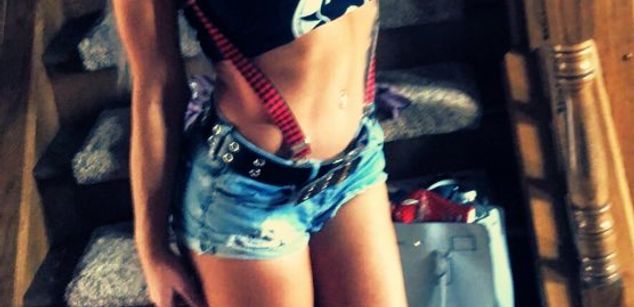 Model - LittleMonster1212 BOOTY