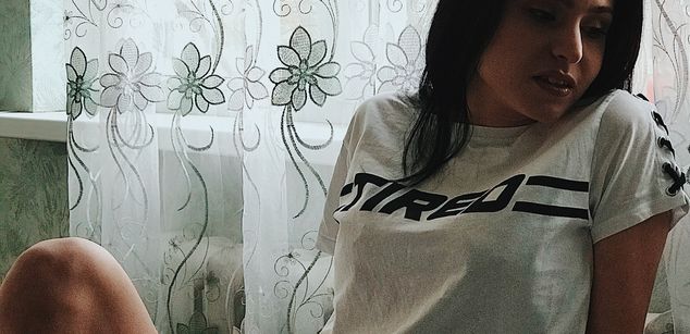 Model - Baby_Drug brunette