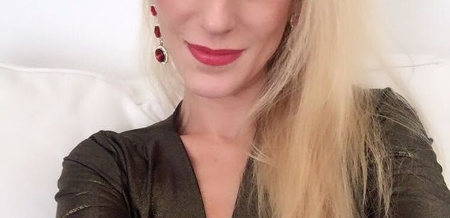 Model - MissEly smoking