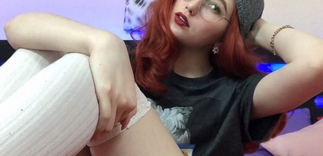 Model - MissLilyy red