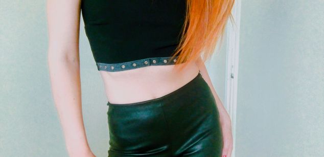 Model - British Redhead Robyn uk