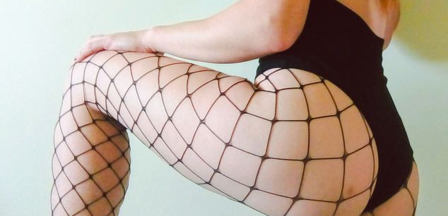 Model - British Redhead Robyn uk