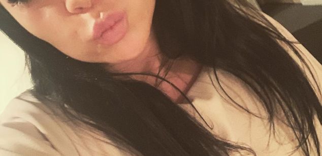 Model - LondonChelsea pussy