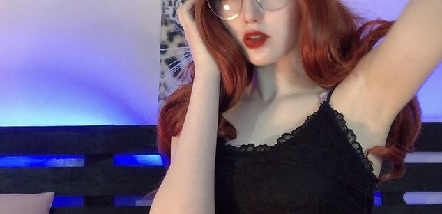 Model - MissLilyy red