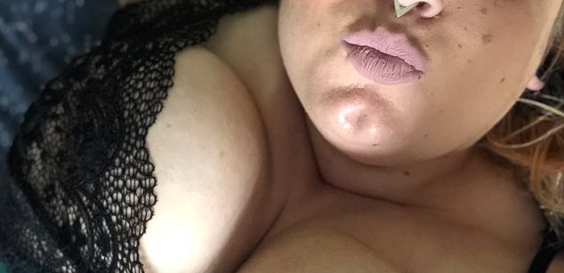 Model - MommiNichole queer