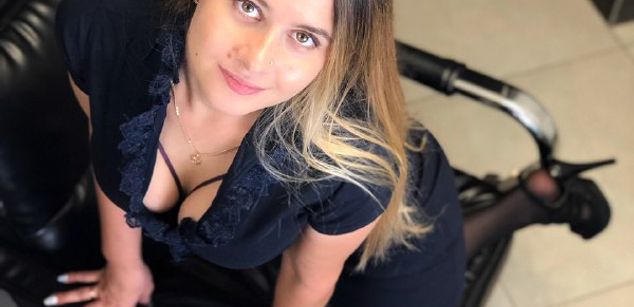 Model - Miss Roxy smart