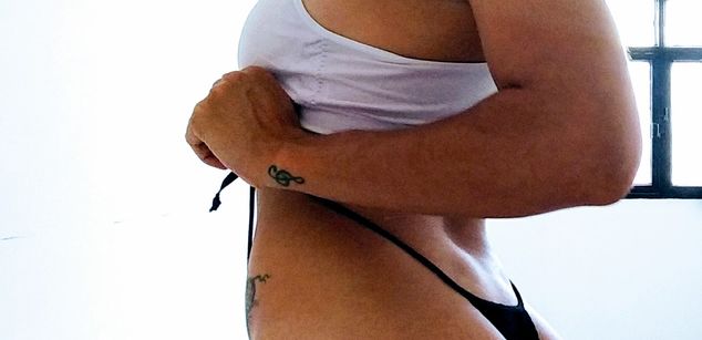 Model - Eriss dancing