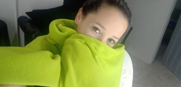 Model - emily poppy oil