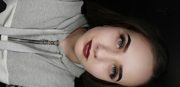 Model - Amalia sloppy