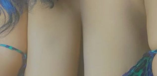 Model - Madame Nym masturbation