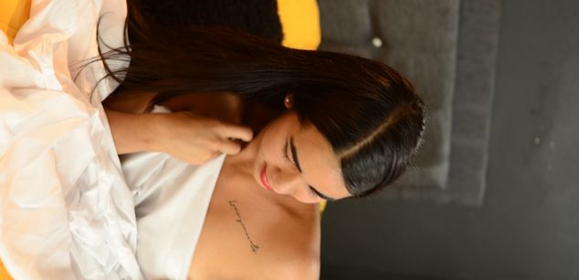 Model - Holly Moore latina