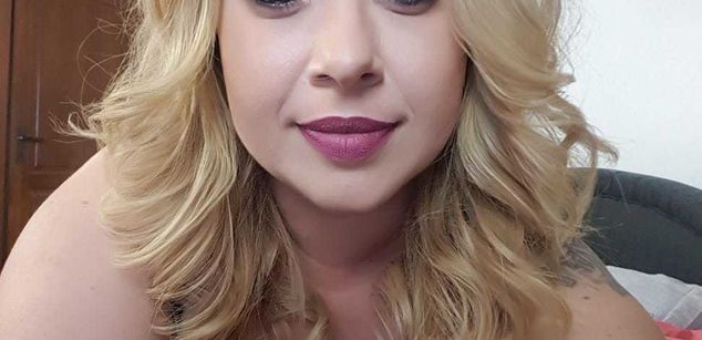 Model - Emma Mature PAWG