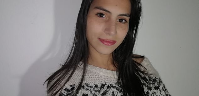 Model - alexxa cam milk