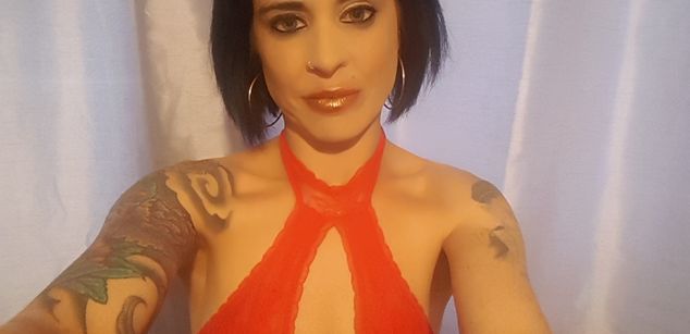 Model - Wild_milf_roxy wild