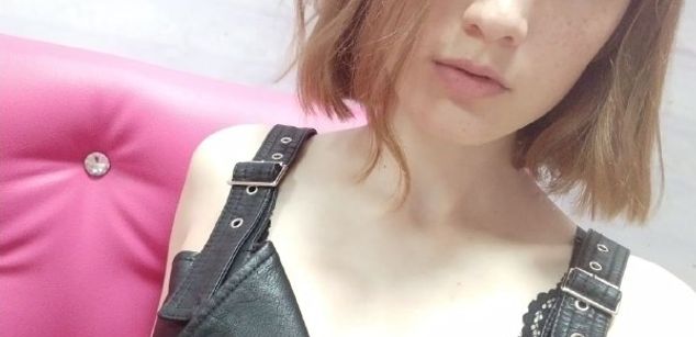 Model - CharlizaHartt strip