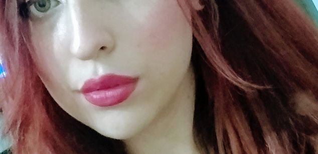 Model - Amanda Denns 18years