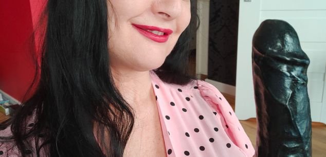 Model - Dominatrix Dinah beautiful