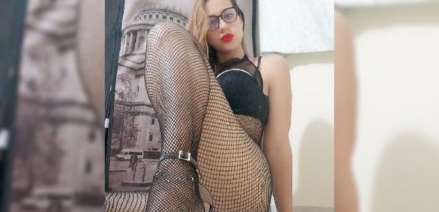 Model - Aarina Flowers feet