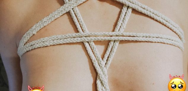 Model - Kairi Jane skinny