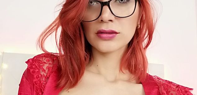 Model - Catalina redhead