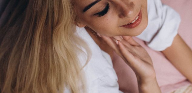 Model - AppleBrandy heels