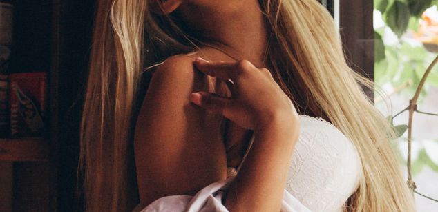 Model - AppleBrandy heels