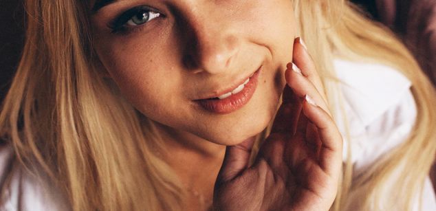 Model - AppleBrandy heels