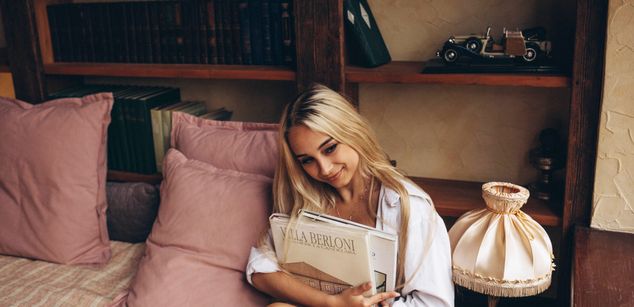 Model - AppleBrandy heels