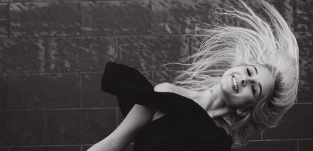 Model - AppleBrandy heels